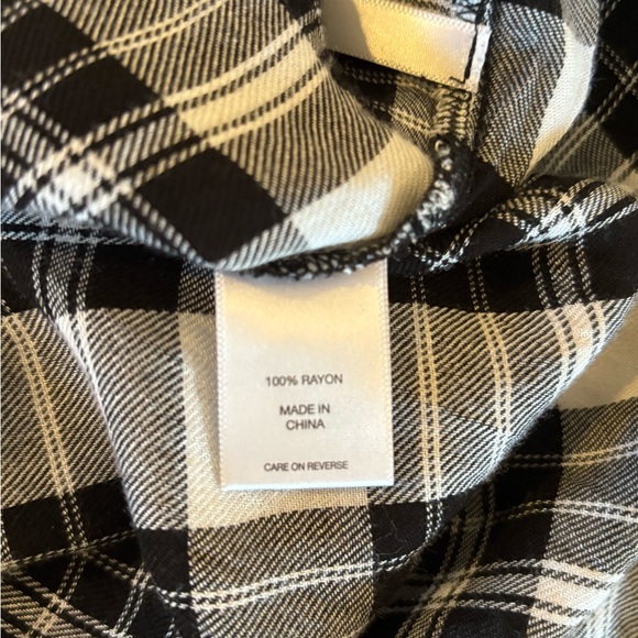 New York and Co lightweight flannel plaid shirt in size medium - Picture 5 of 5